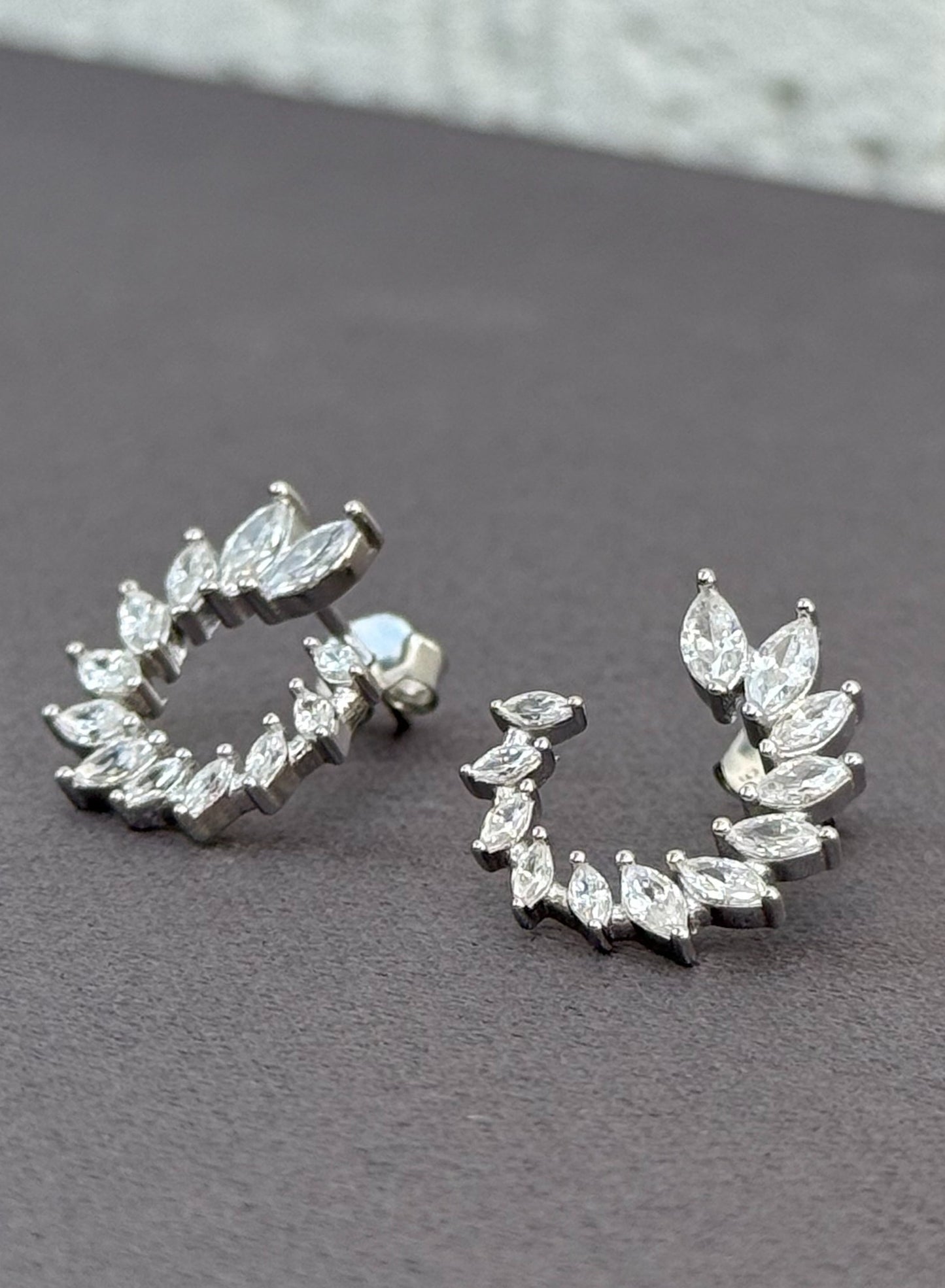 Elegant Leaf Hoop Earrings - Sparkling Design - Sterling Silver 925 with Zircon Stones - Plated Rhodium White Gold 18K