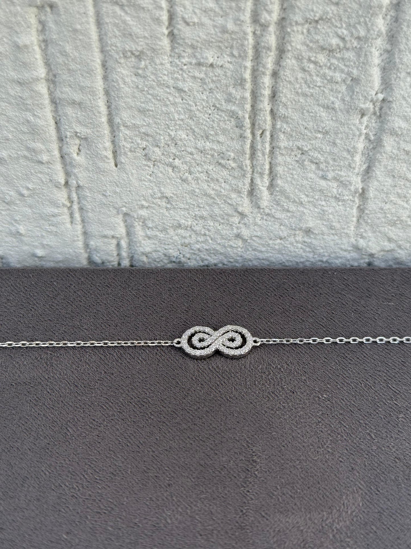 Infinity Loop Bracelet - Sterling Silver 925 - Plated Rhodium White Gold 18K - Adjustable Size