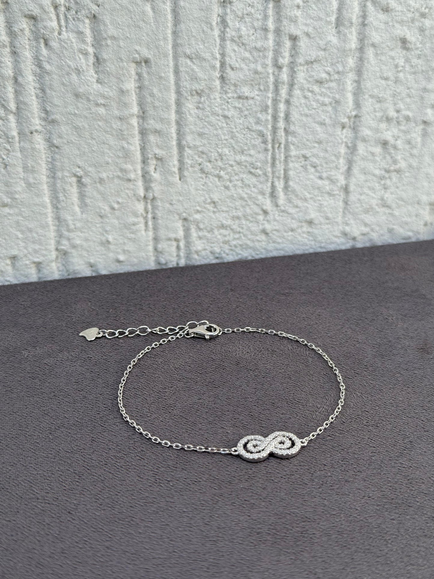 Infinity Loop Bracelet - Sterling Silver 925 - Plated Rhodium White Gold 18K - Adjustable Size