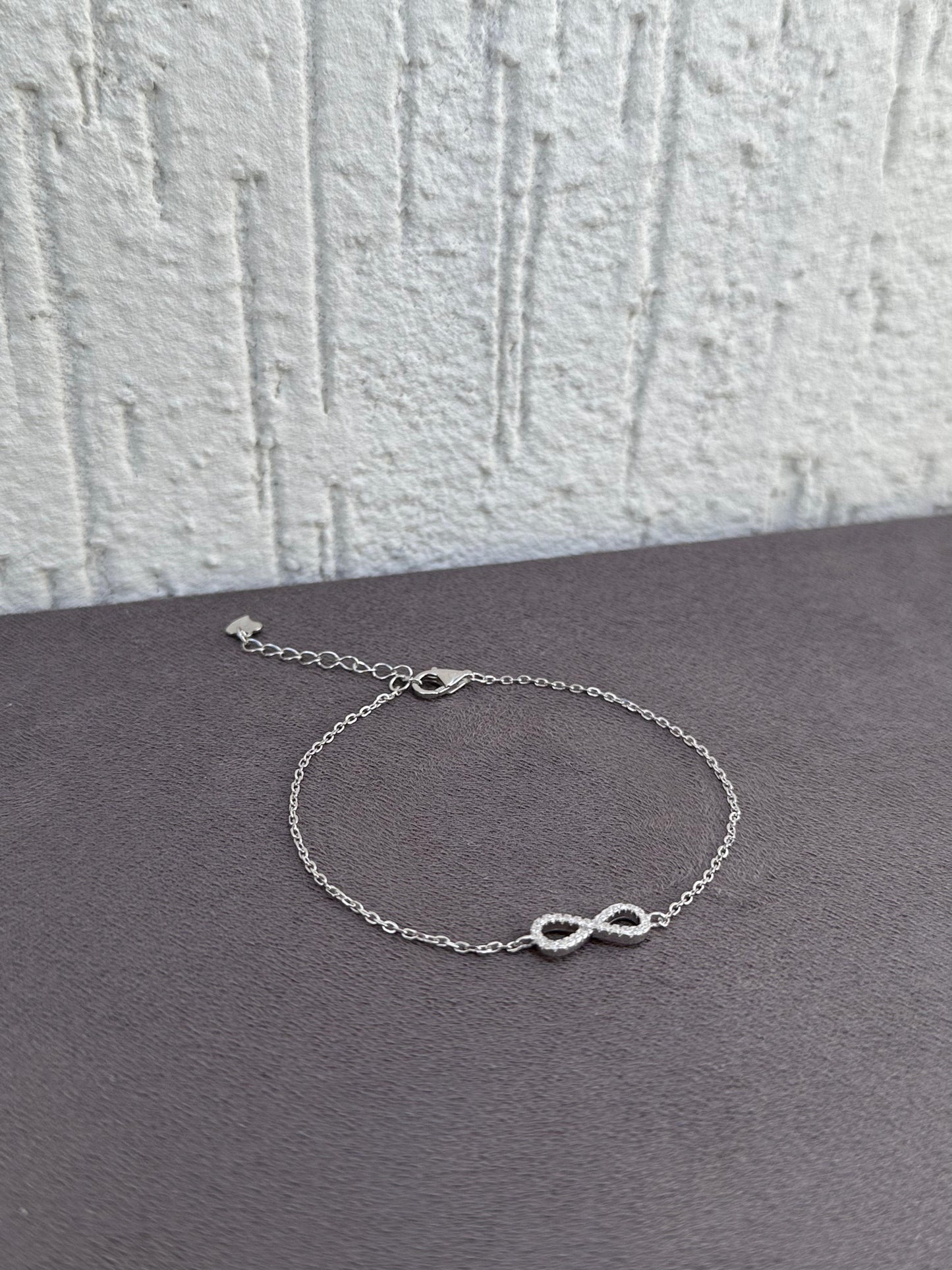 Infinity Loop Bracelet - Sterling Silver 925 - Plated Rhodium White Gold 18K - Adjustable Size