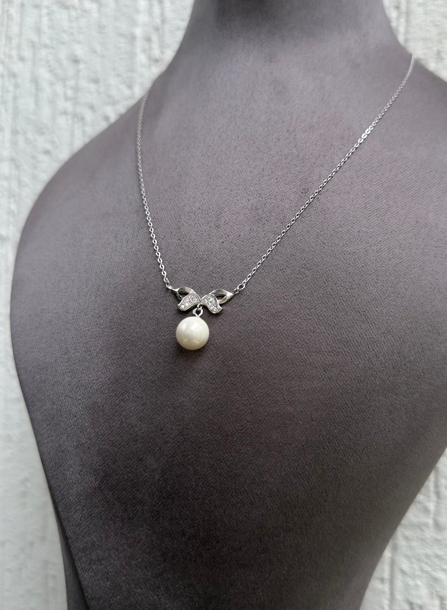 “Bow and Pearl Necklace - Elegant Design - Sterling Silver 925 with Zircon Stones-Plated Rhodium White Gold 18K”