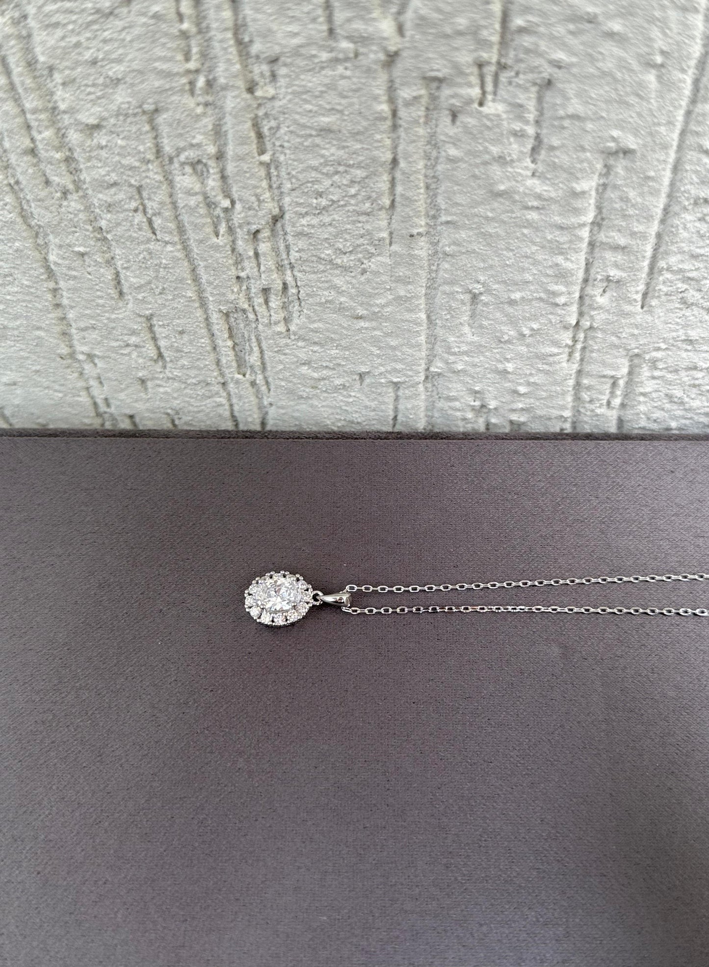 Dainty Zircon Halo Pendant Necklace - Sparkling Silver Delight - Sterling Silver 925 - Plated Rhodium White Gold 18K - Adjustable Size