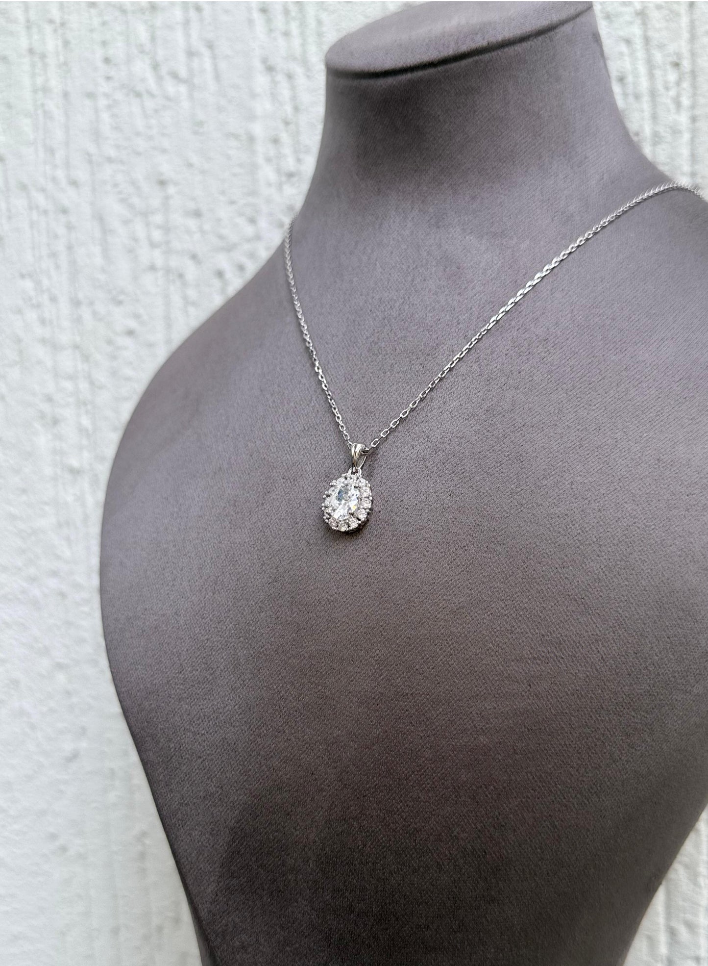 Dainty Zircon Halo Pendant Necklace - Sparkling Silver Delight - Sterling Silver 925 - Plated Rhodium White Gold 18K - Adjustable Size